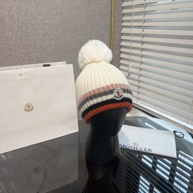 期間限定セール MONCLER ニット帽 ポンポン付き 黒 期間限定セール MONCLER ニット帽 ポンポン付き 黒