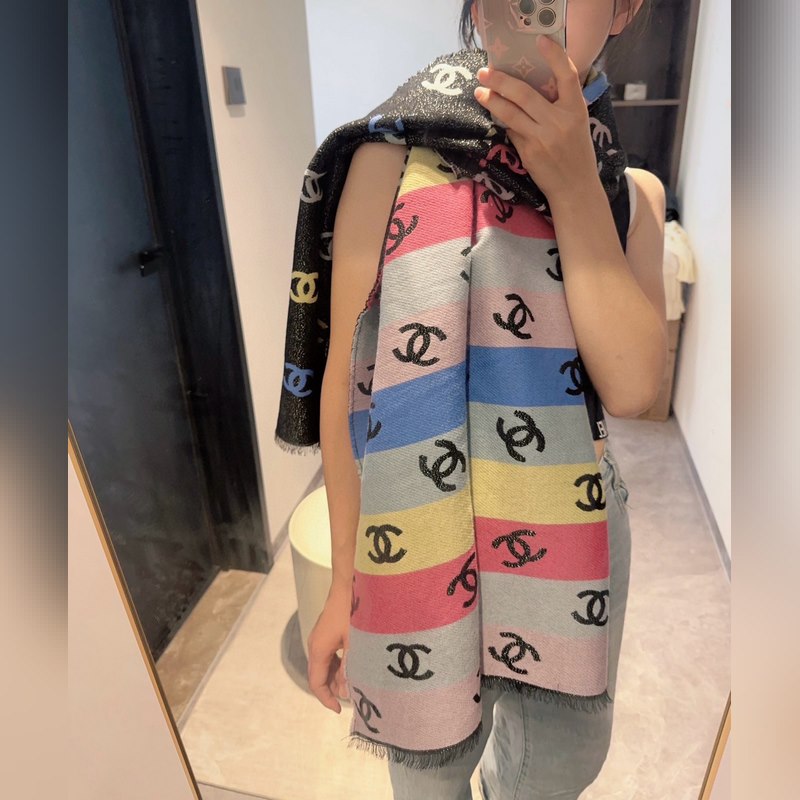 爆発的なレインボーマフラー やっぱりバービーの配色、上半身がとても素敵 